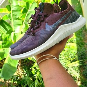 Nike Women's Running/Training Sneakers (Maroon)